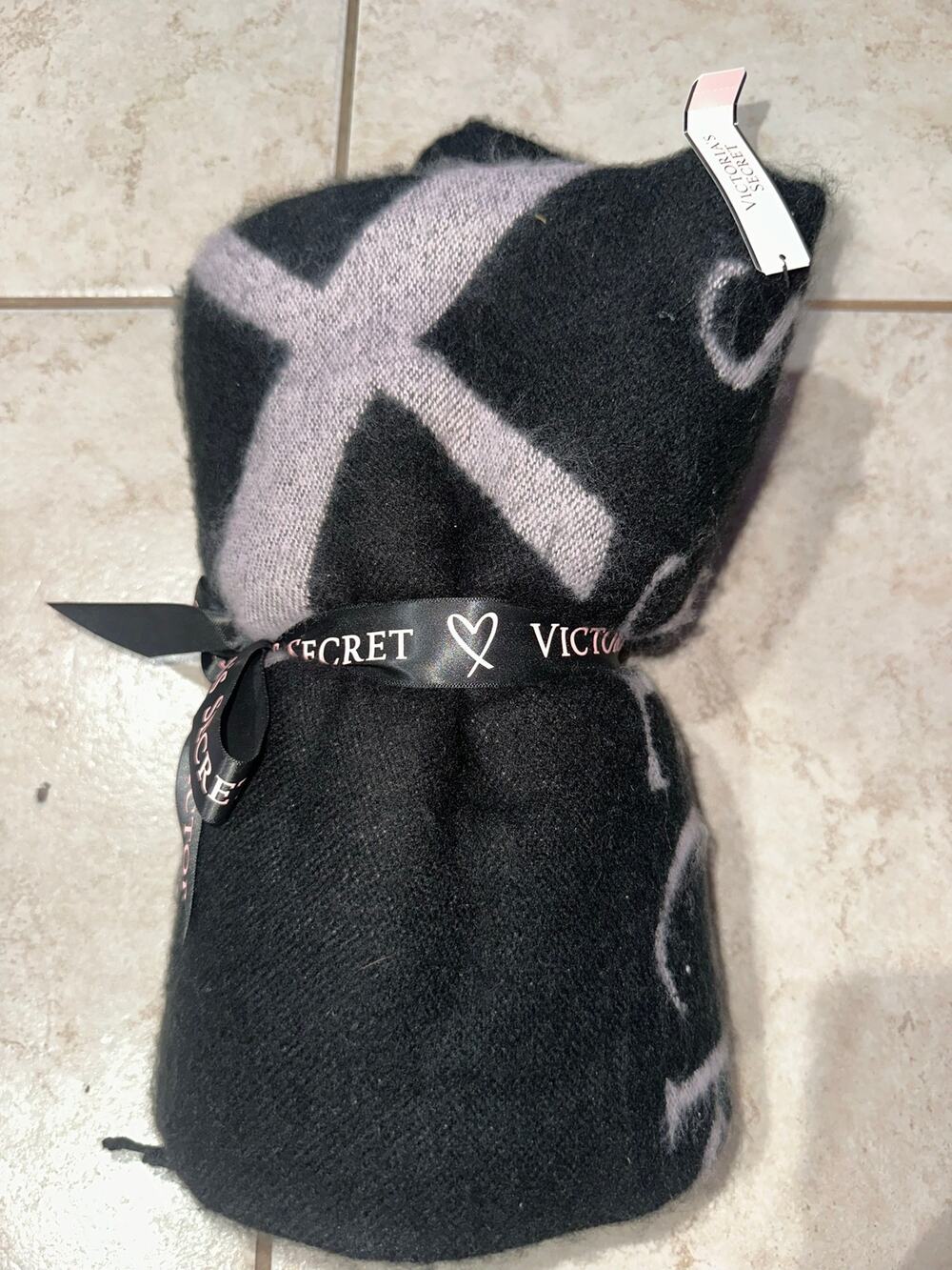 Victoria’s Secret Pink Black Oversized Throw Blanket Hearts Logo One Size NWT